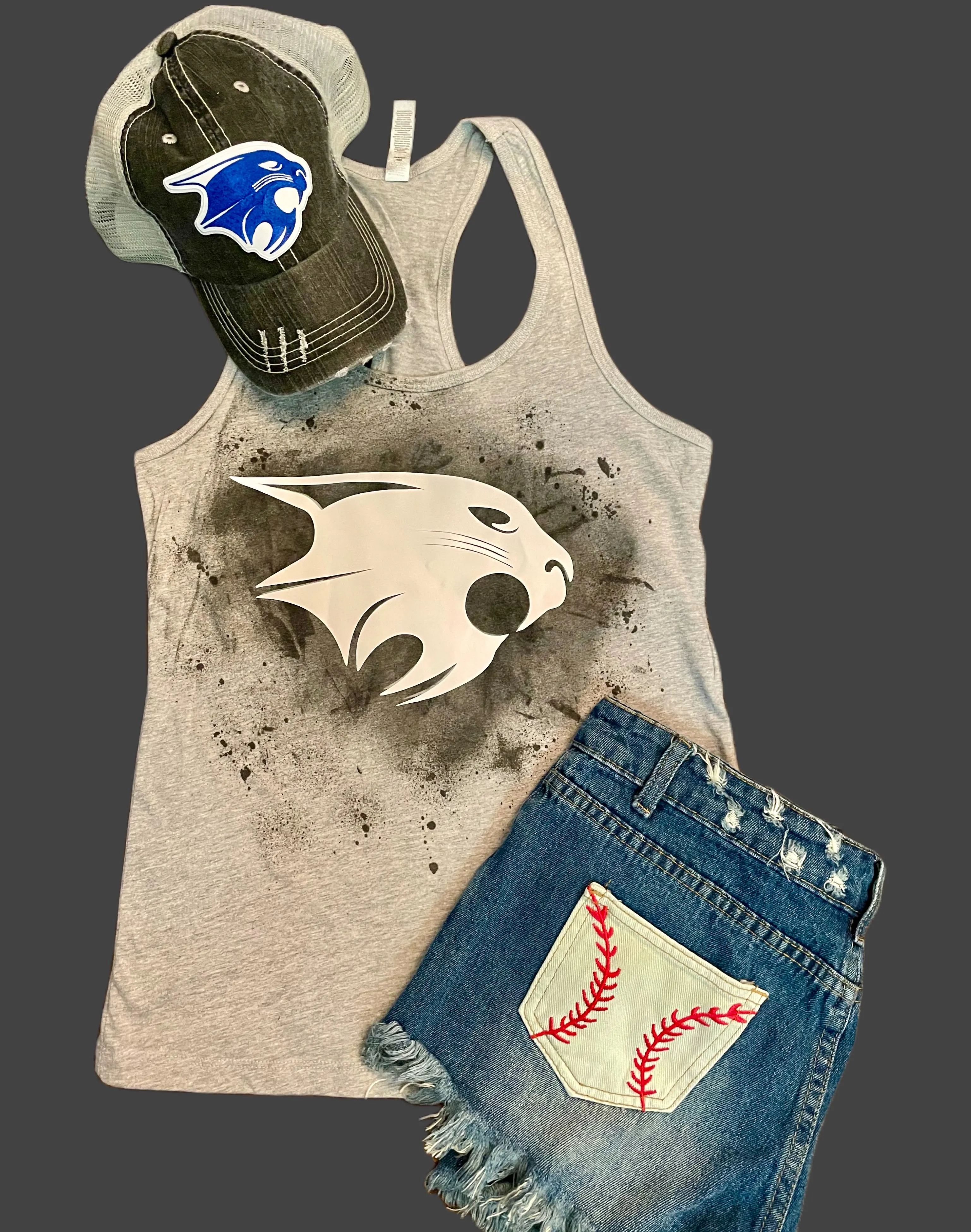 White Bobcat Head Tank